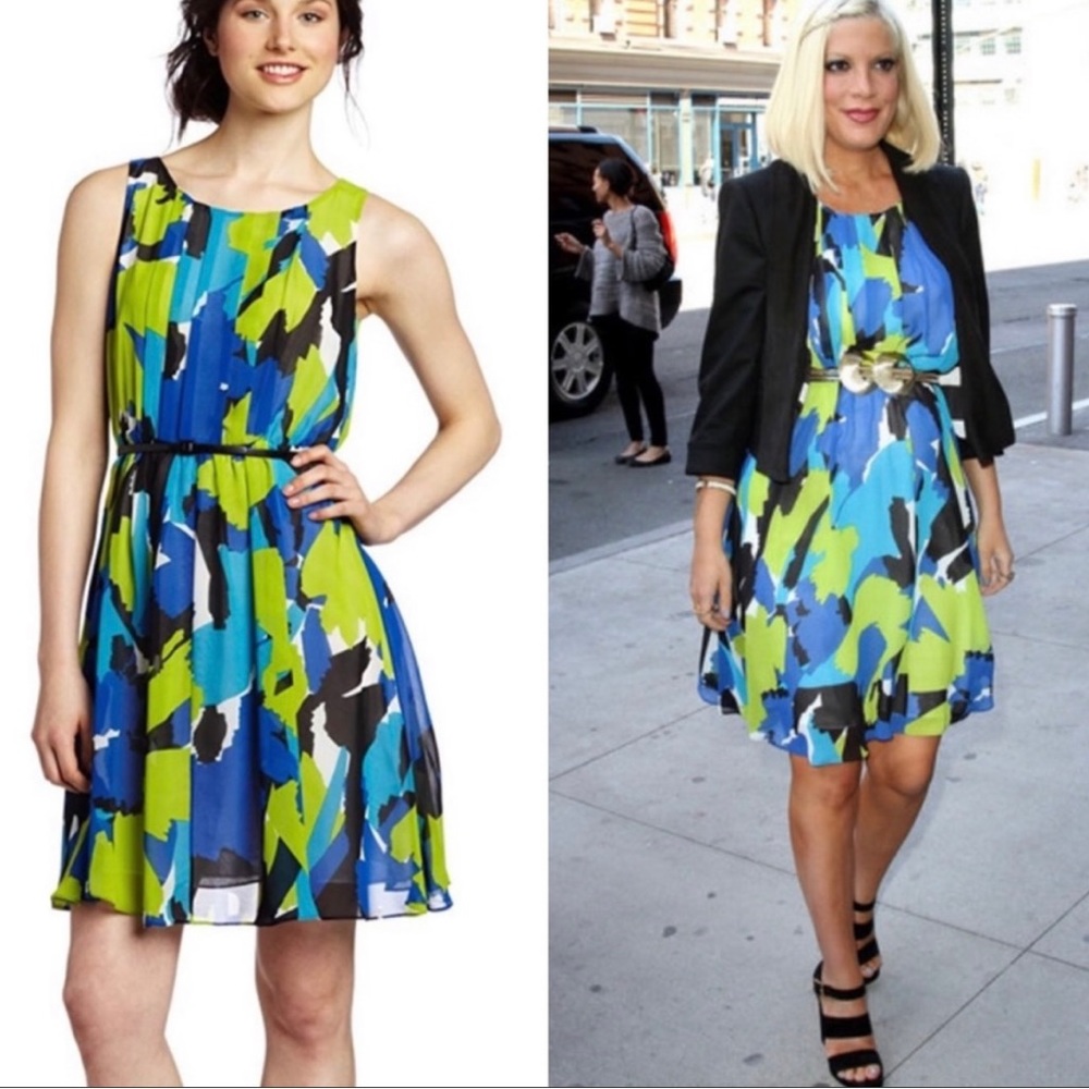 🌻SALE 5/$50 or 10/$75🌻 Vince Camuto Pleated Front Sleeveless dress